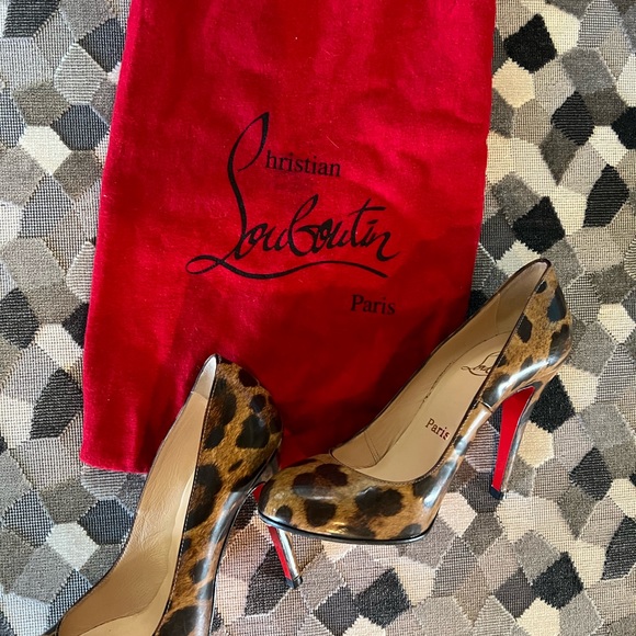 Christian Louboutin Cheetah print heels. Lightly worn. Size 36 - Picture 4 of 5